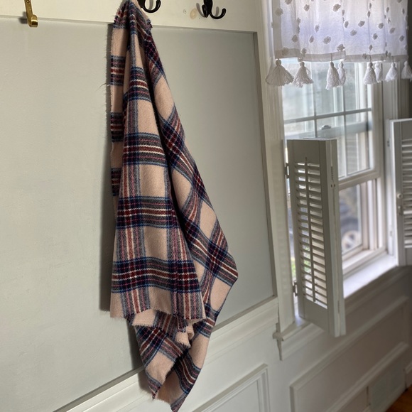 H & M Infinity Scarf - Picture 11 of 16